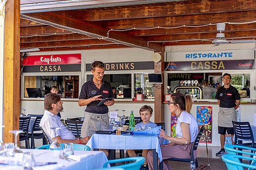 Restaurante y bar del camping CAPFUN Europing en Tarquinia (01).