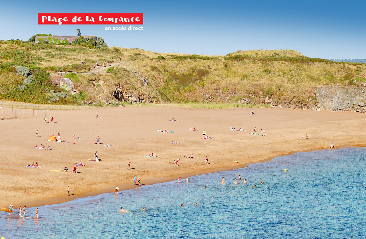 Playa de La Courance, ba�o y arena, en el camping CAPFUN L'Eve en Saint-Marc-sur-Mer.