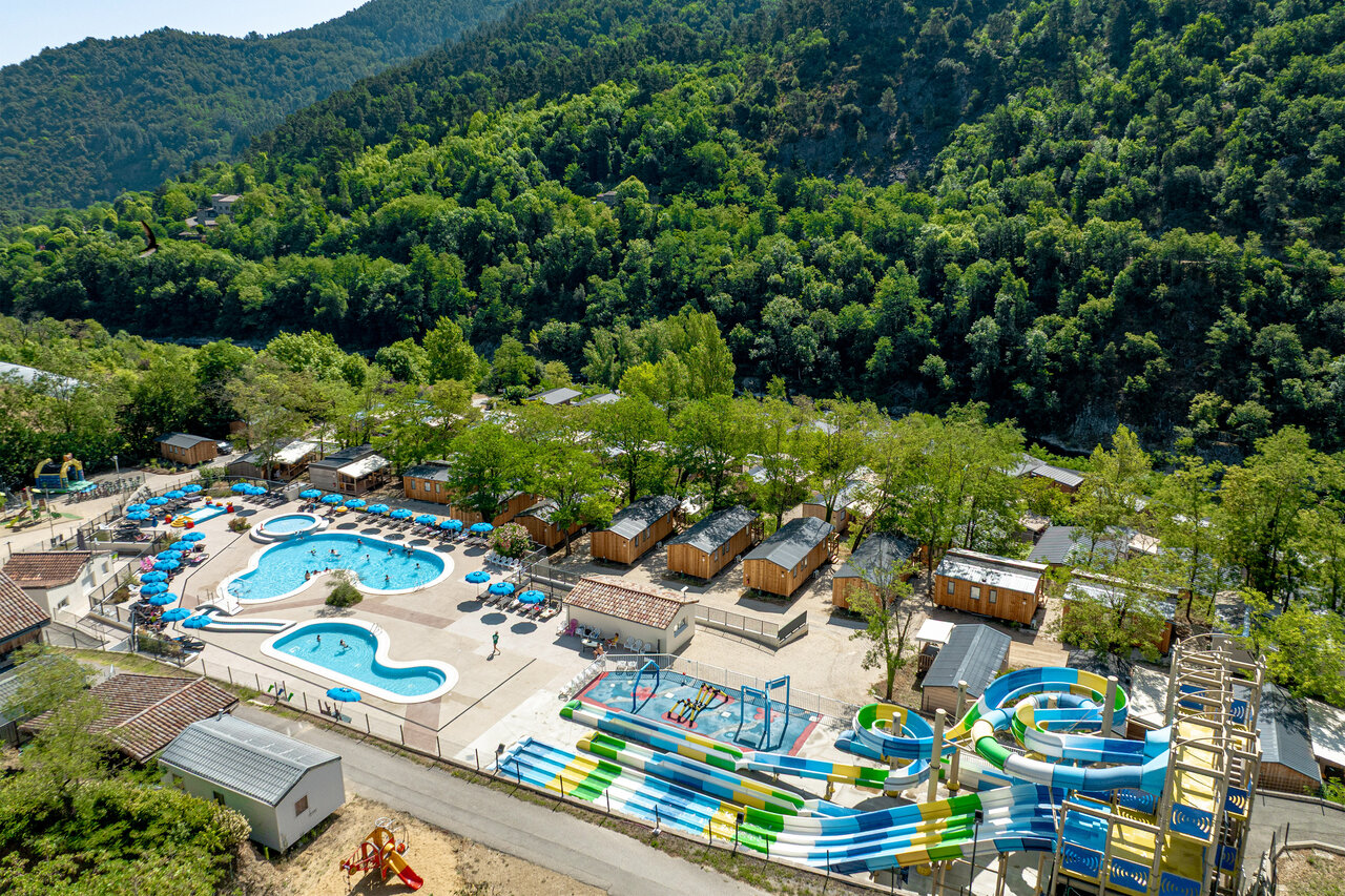 Piscinas, toboganes acu�ticos, alojamientos en camping CLICOCHIC Eyrieux Les OLLIERES-SUR-EYRIEUX.