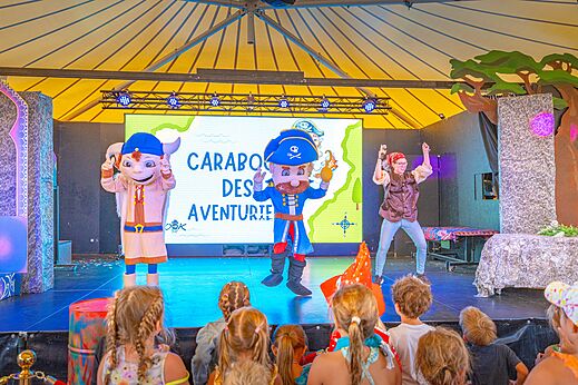 Espectáculo de animación infantil con mascotas y animador en el camping CAPFUN Falaises en Gonneville sur Mer.
