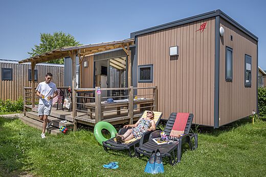 Mobil-home moderno con terraza, veraneantes en CAPFUN Falaises, Gonneville sur Mer.