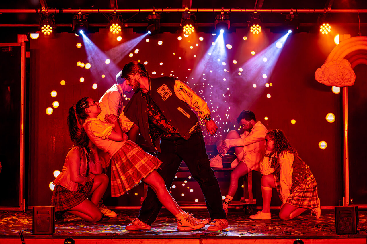 Artistas en espect�culo de animaci�n en camping CAPFUN F�erix, MARSEILLAN PLAGE (34).