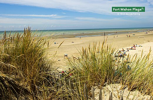 Playa de arena fina de Fort Mahon, destino turístico cerca del camping.