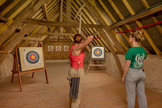 Tiro con arco interior, actividad en el camping CLICOCHIC Ferme des Aulnes en NAMPONT SAINT MARTIN.