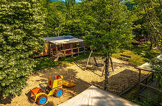 Zona de juegos infantil, Mobil-home en el camping CLICOCHIC Filament en Thoiras (30).
