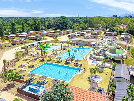 Piscinas, toboganes y juegos en el camping VAGUES OCEANES Au Flamenco en Argelès-sur-Mer (66).