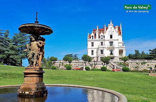 Fuente esculpida y Castillo de Valmy, lugar para visitar en Argelès-sur-Mer.