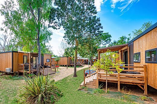 Casas m�viles modernas con terrazas en el camping CAPFUN Fleurs d'Agde, AGDE.
