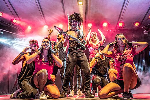 Espect�culo de animaci�n rock con animadores en el camping CAPFUN Fleurs d'Agde en AGDE (34).