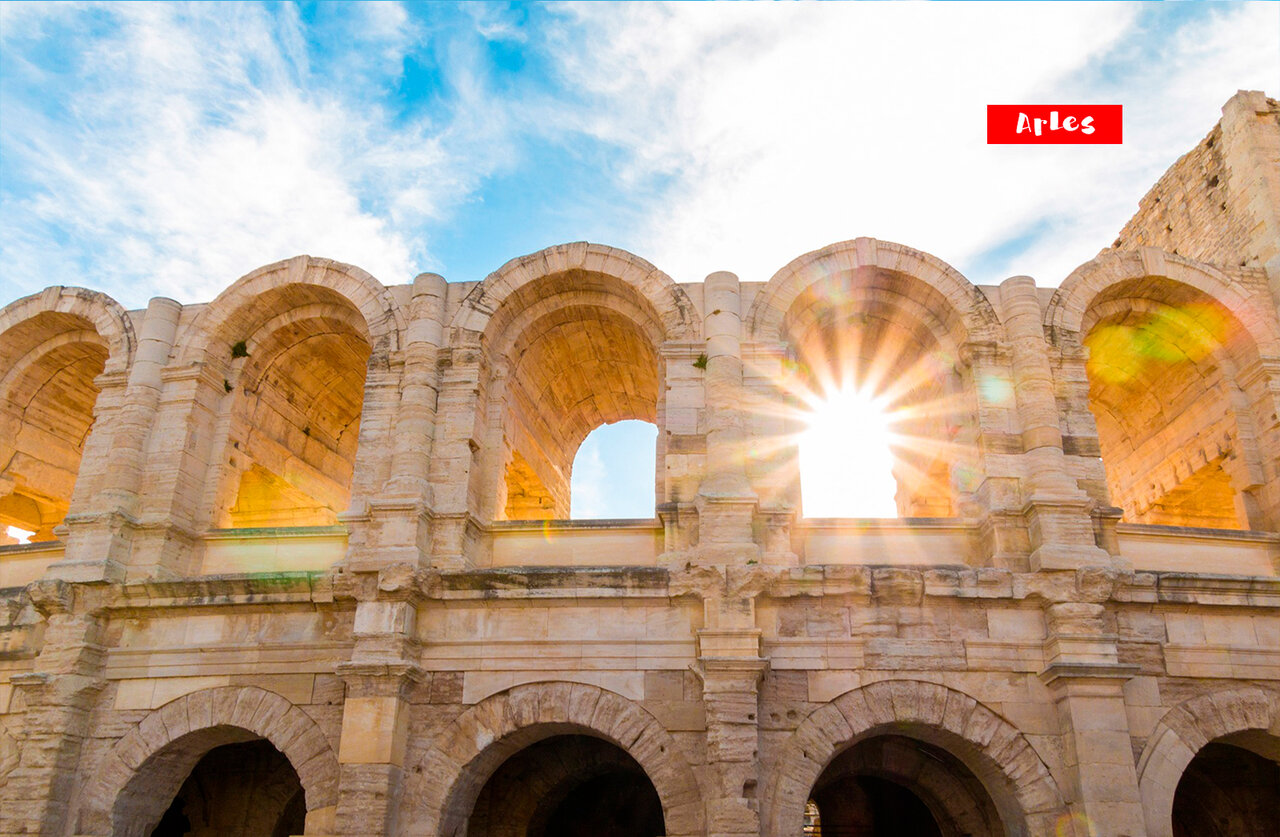 Anfiteatro romano de Arl�s, monumento hist�rico antiguo para visitar en Provenza.