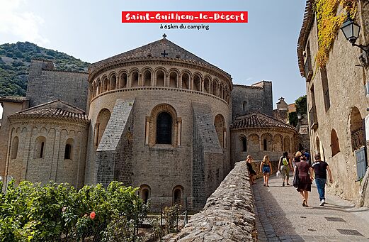 Ciudad medieval de Saint-Guilhem-le-D�sert, pueblo clasificado cerca de H�rault.