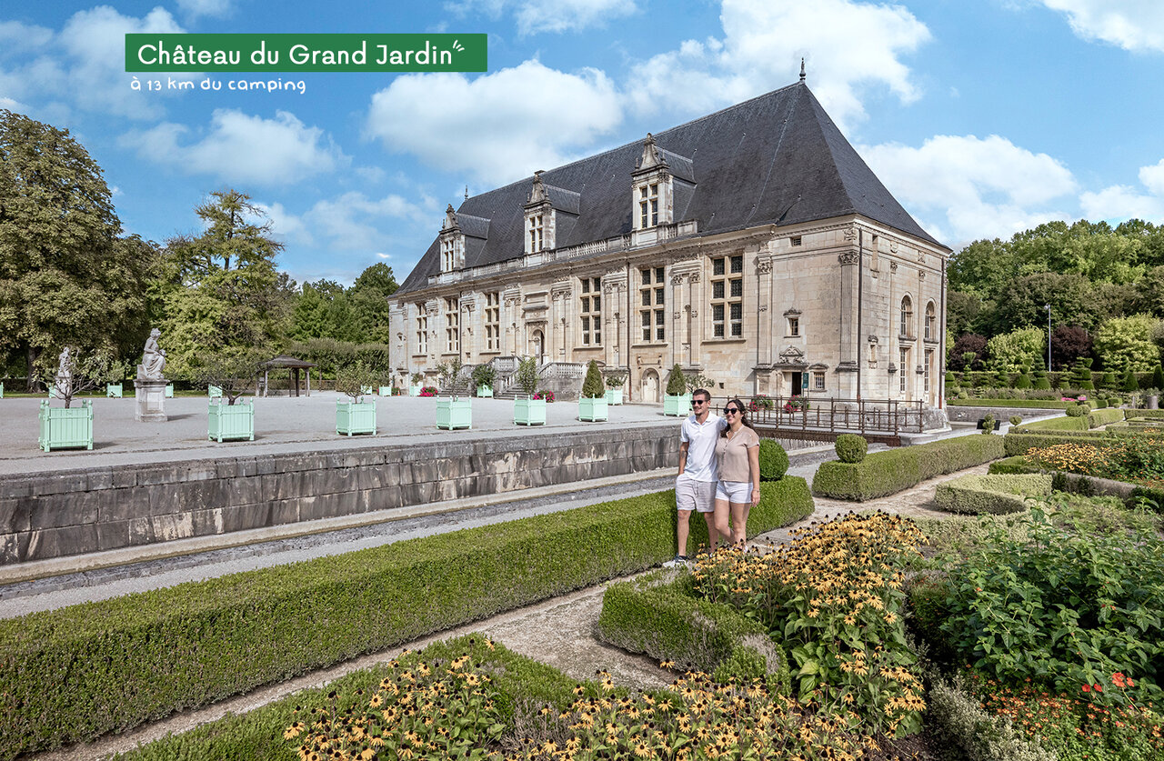 Castillo del Grand Jardin y sus jardines, sitio tur�stico cerca del camping.
