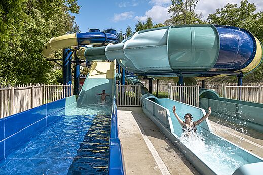 Toboganes acuáticos y diversión en el camping CLICOCHIC Forge Sainte Marie en Thonnance-les-Moulins (52).