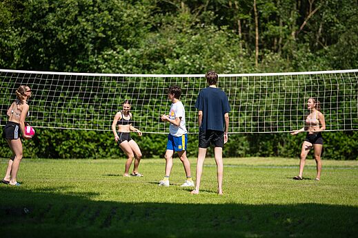 Voleibol en campo de hierba, camping CAPFUN Fort Bedmar, Sint-Gillis-Waas.
