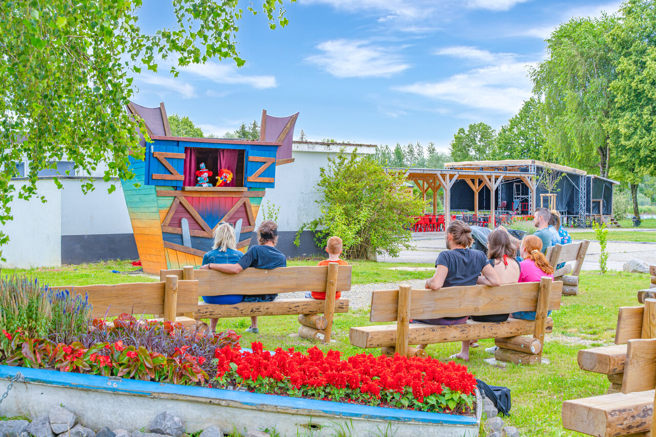 Espect�culo de marionetas para ni�os y adultos, animaci�n en el camping CAPFUN Fort Falabraque en Seltz (67).