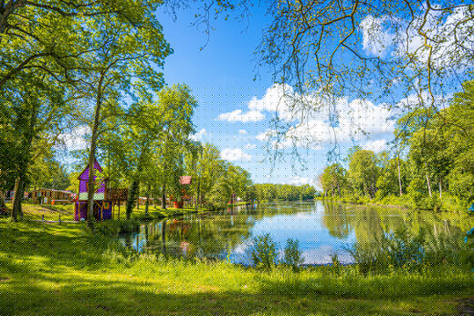 Lago, juegos en el camping CAPFUN Fredland en Tournan en Brie (77).
