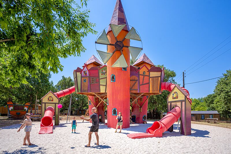 Juego Carabouille - Parque infantil gigante con toboganes en CAPFUN Le Fr�jus en Fr�jus (83).