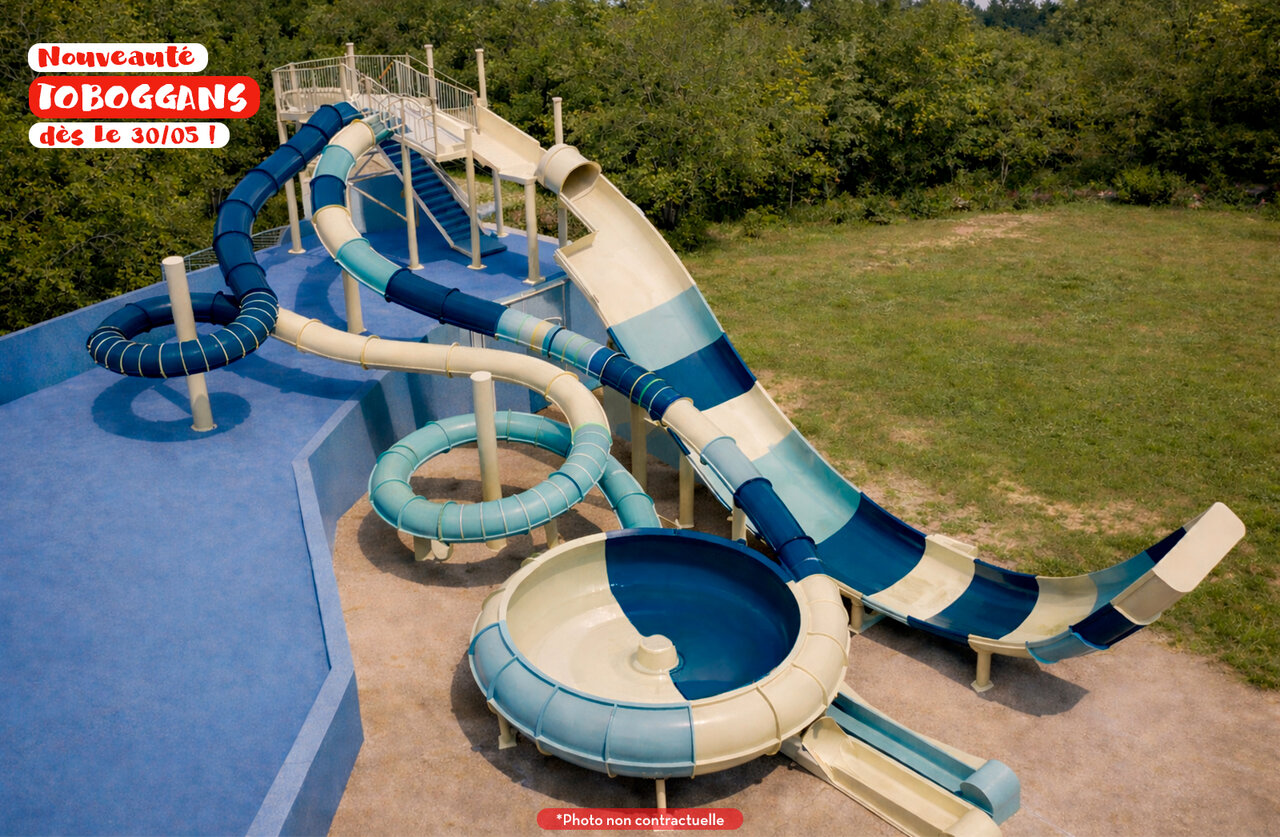 Nuevos toboganes acu�ticos gigantes y espirales en el camping CAPFUN Le Fr�jus en Fr�jus (83).