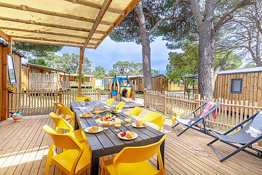 Desayuno en terraza de Mobil-home en CAPFUN Le Fréjus, Fréjus (83).