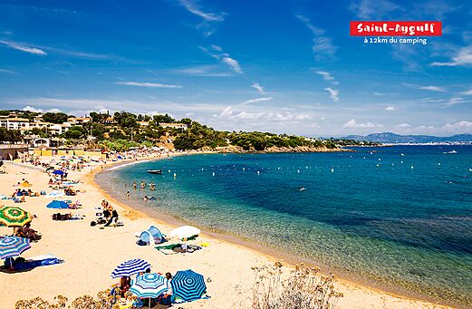 Playa de arena fina en Saint-Aygulf, ciudad para visitar cerca de Fréjus.