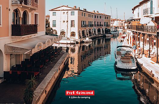 Canales, barcos y casas coloridas de Port Grimaud, ciudad para visitar cerca de Fréjus.