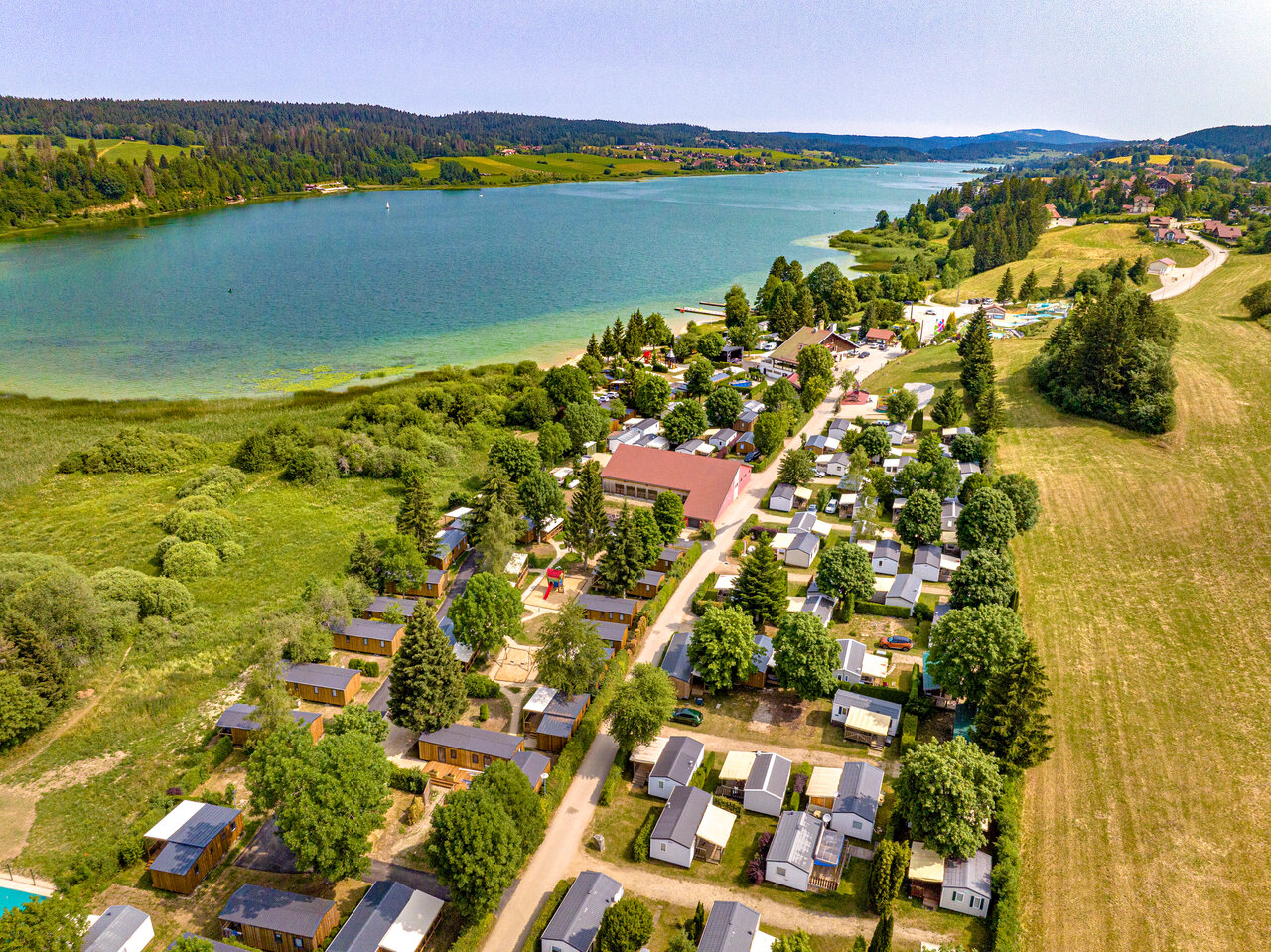 Camping con mobil-homes, lago y piscina, CAPFUN Fuvettes en Malbuisson (25).