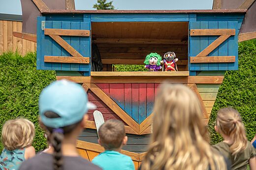 Espectáculo de marionetas para niños en escenario exterior en el camping CAPFUN Fuvettes en Malbuisson (25).