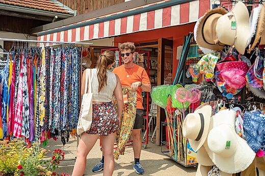 Tienda, ropa en el camping CAPFUN Fuvettes en Malbuisson (25).