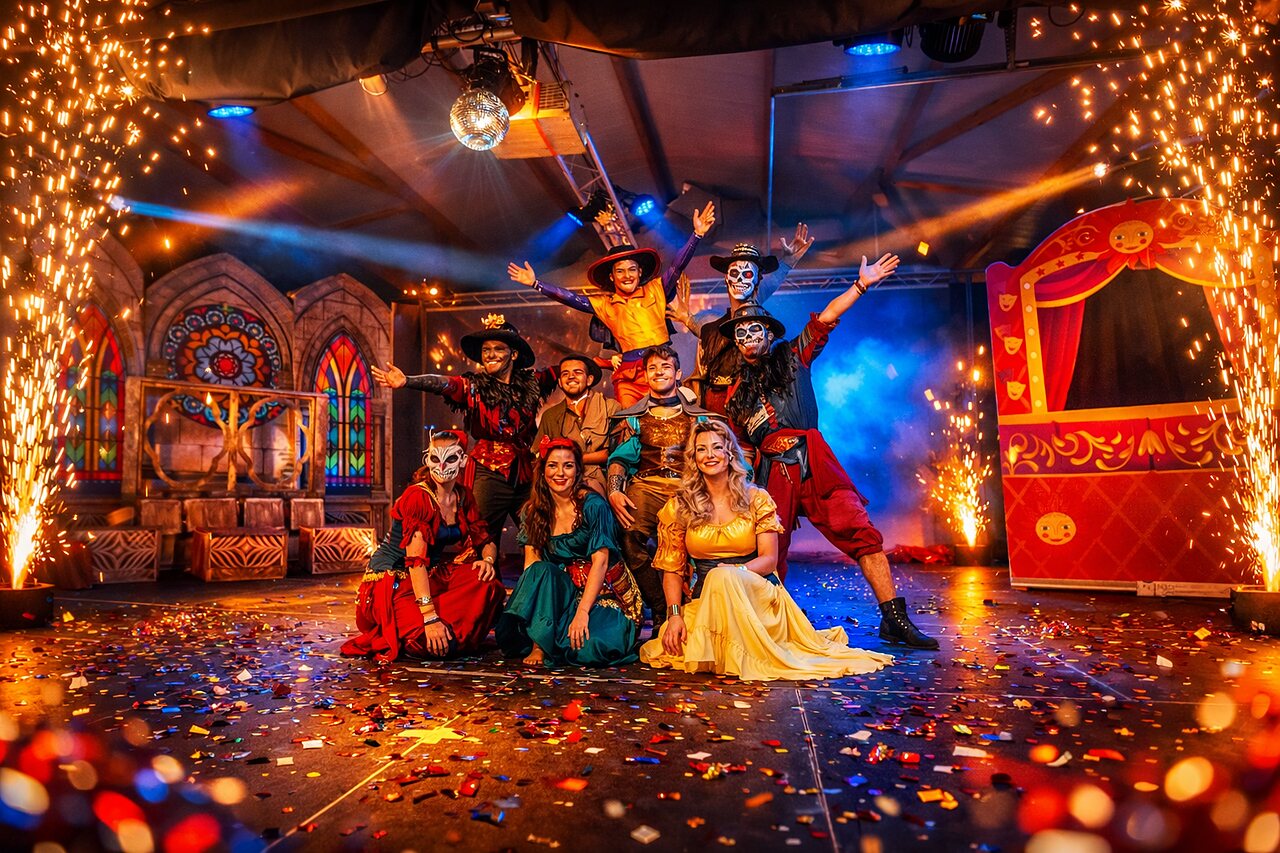 Animaci�n, artistas disfrazados, pirotecnia en CAPFUN Golf en SAINT JEAN DE LA RIVIERE (50).