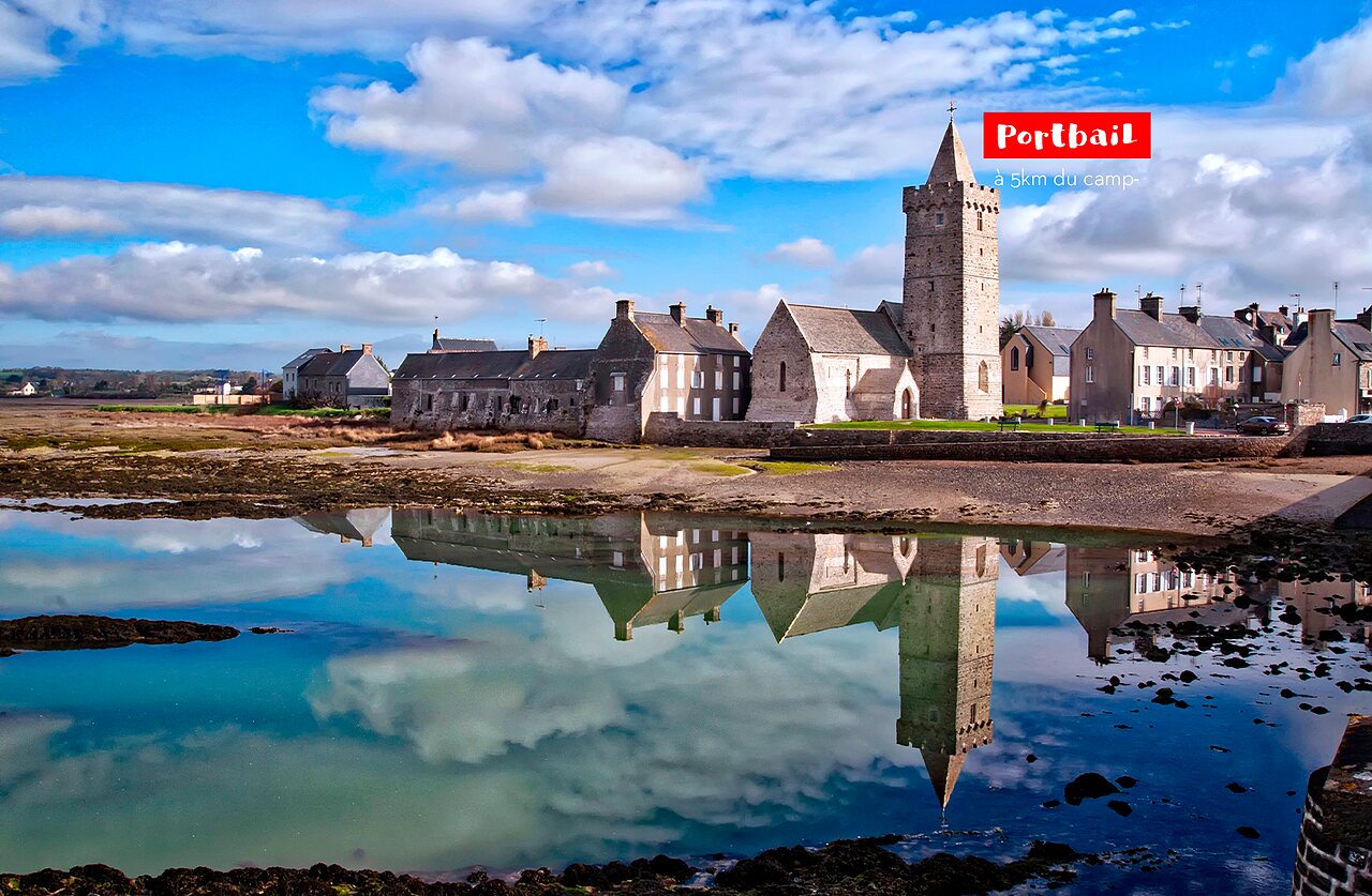 Iglesia de Portbail y sus reflejos en el agua, lugar para visitar en Normand�a.