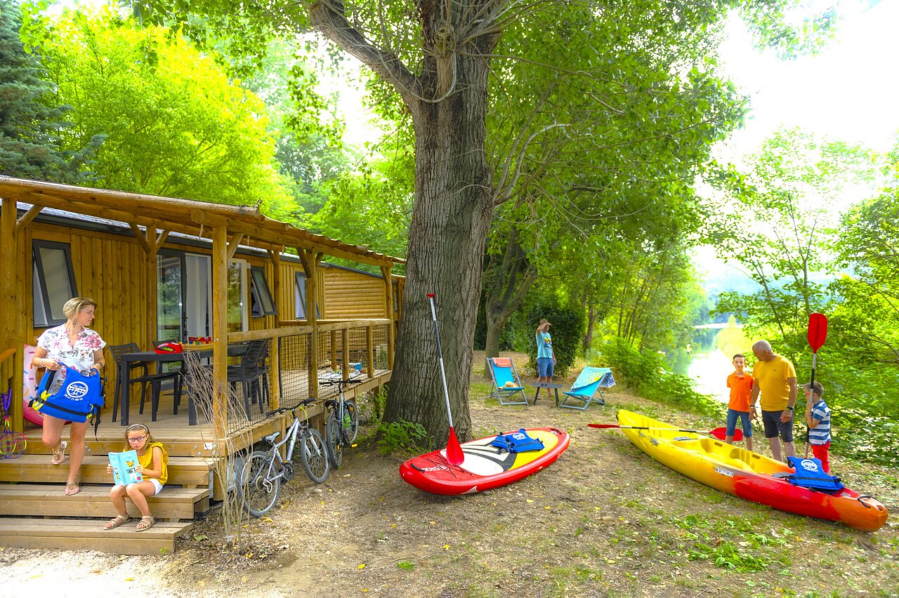 Mobil-home, kayaks, paddle y bicicletas para actividades en el camping CLICOCHIC Gorges du Gardon en VERS PONT DU GARD (30).