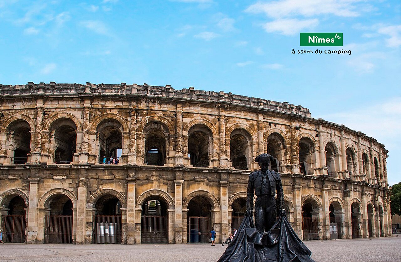 Anfiteatro romano de Nimes, monumento hist�rico, lugar para visitar en Occitania.