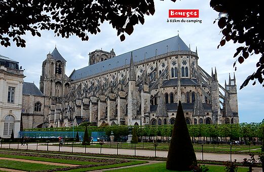 Catedral de Saint-�tienne de Bourges, obra maestra g�tica, para descubrir cerca de la ciudad.