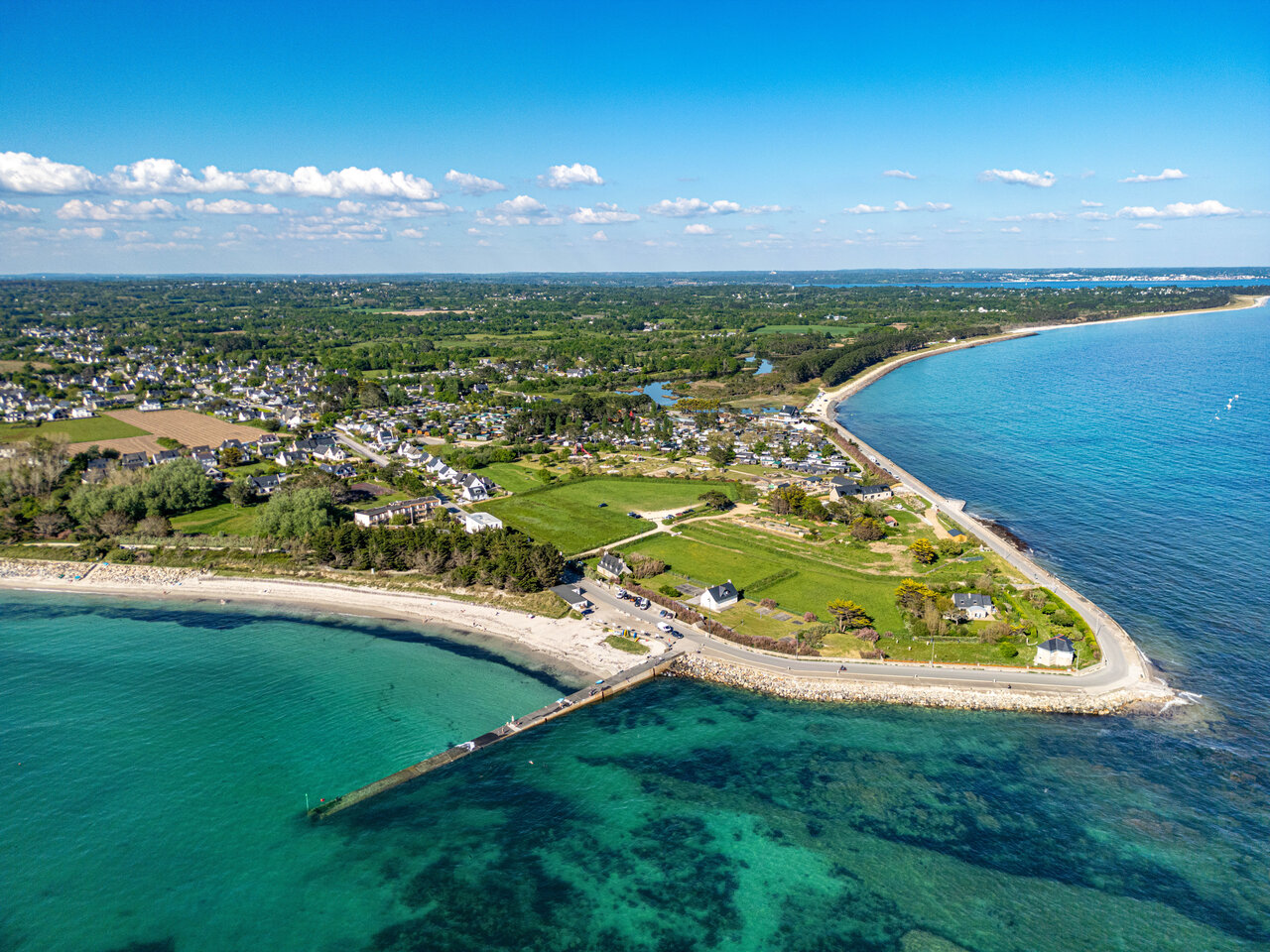 Litoral, playa y mar turquesa en el camping CAPFUN Grand Large en FOUESNANT (29).