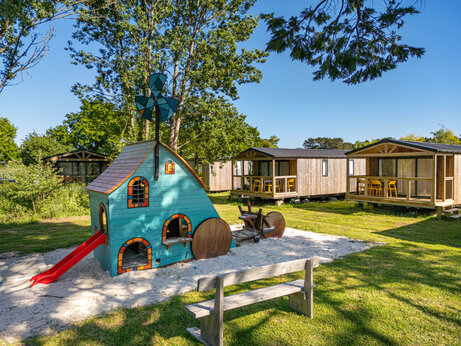Casita tobog�n y Mobil-homes en CAPFUN Grand Large en FOUESNANT (29).