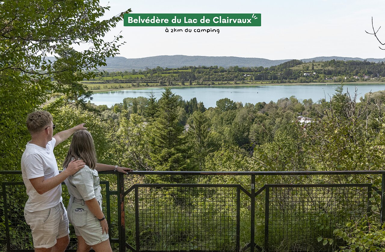 Mirador del Lago de Clairvaux, Jura, con vista panor�mica espectacular del lago.