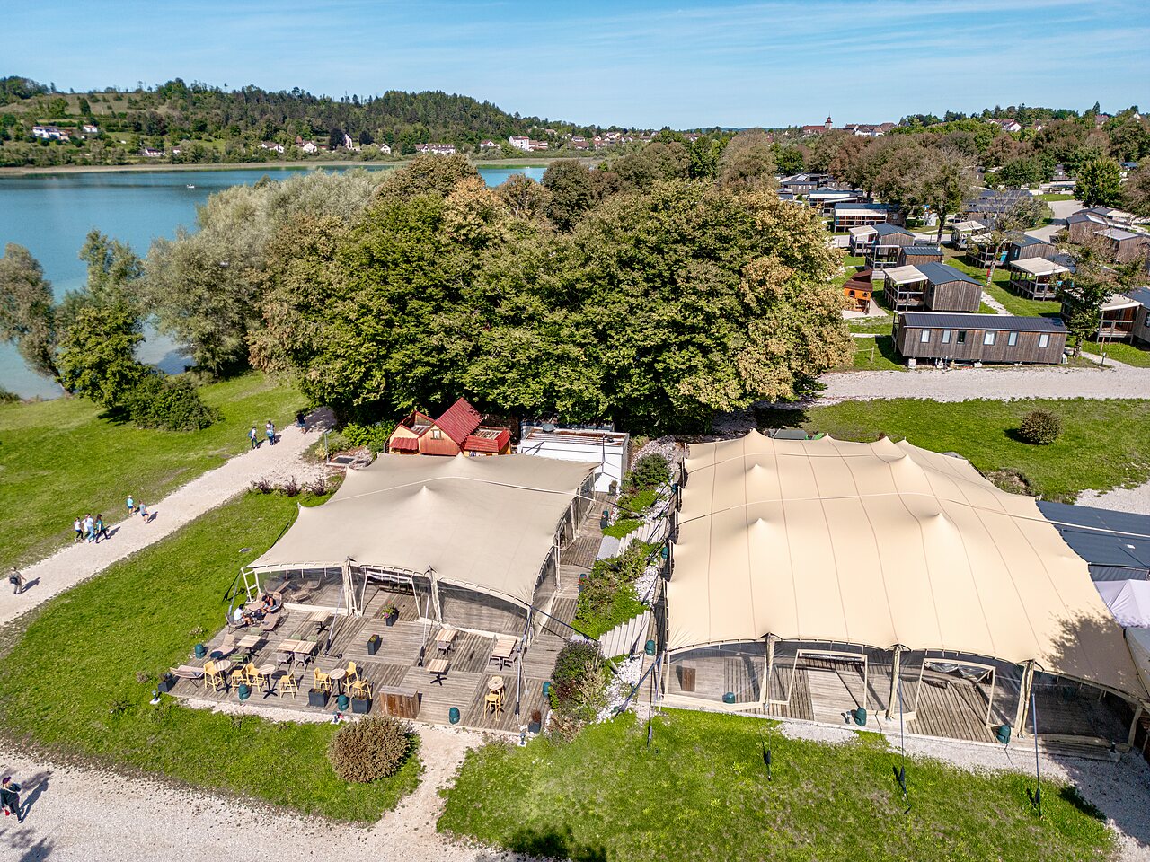 Gran carpa restaurante, alojamientos en el camping CLICOCHIC Grisi�re en Clairvaux-les-Lacs (39).