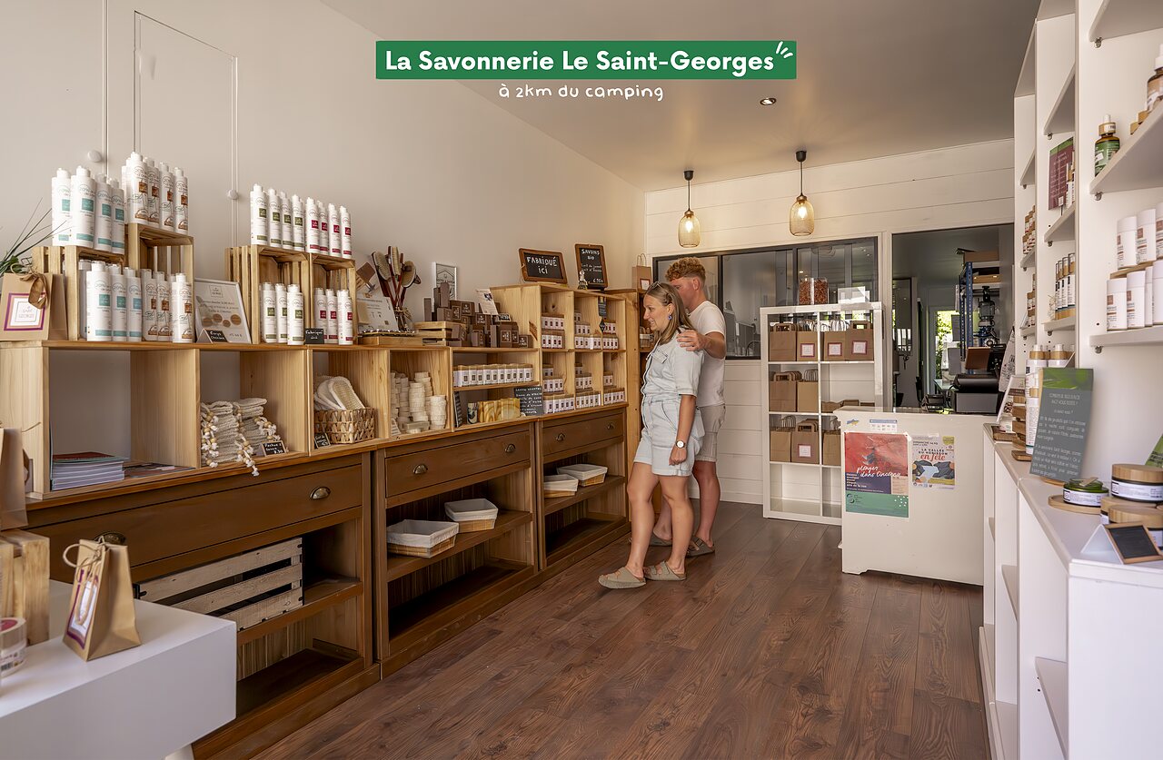 Tienda artesanal La Savonnerie Le Saint-Georges, productos locales cerca de Clairvaux-les-Lacs.