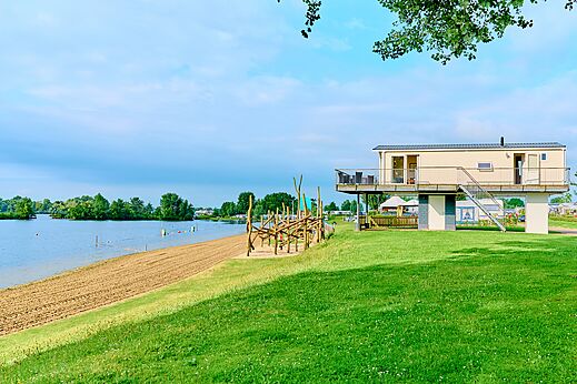 Mobil-home con terraza, playa de arena, juegos en CAPFUN Groene Eiland Appeltern.