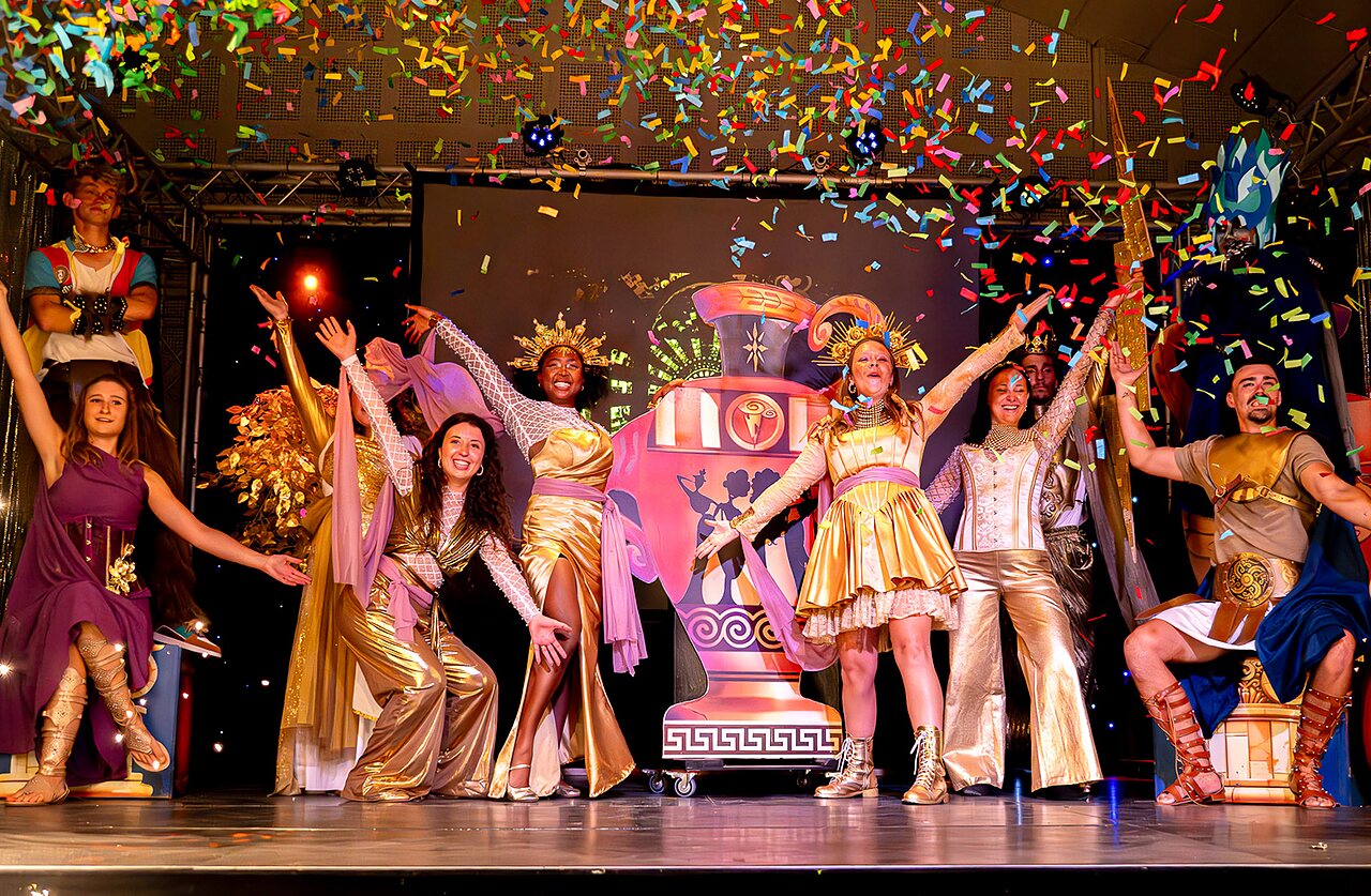 Espect�culo de animaci�n en el camping VAGUES OCEANES Grosses Pierres en Saint-Georges-d'Ol�ron (17).