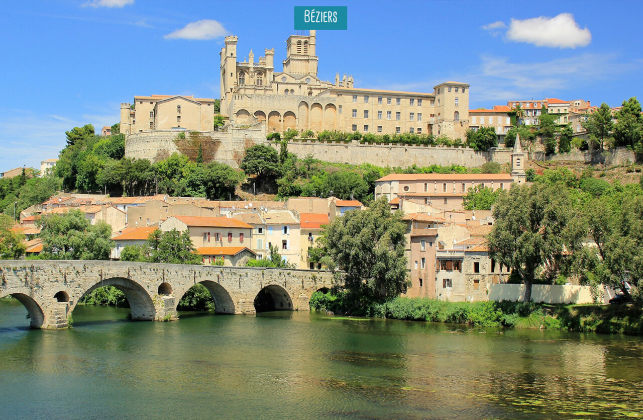 Catedral Saint-Nazaire y Pont Vieux de B�ziers, ciudad para visitar en Occitania.