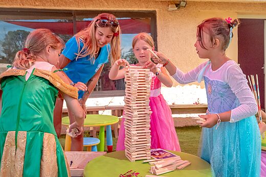 Actividad lúdica niños animadora camping VAGUES OCEANES Hamacs à Fleury (11).