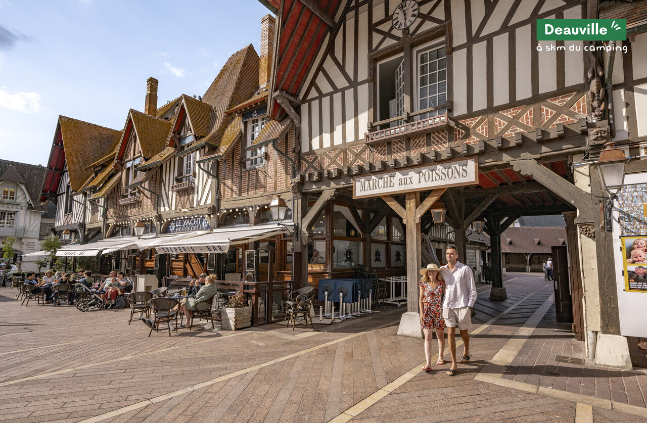 Mercado de Pescado y arquitectura tradicional en Deauville, Normand�a, para visitar.
