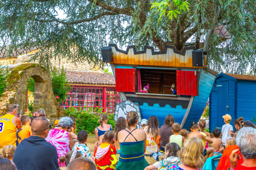 Espect�culo de marionetas infantil en camping CAPFUN Hauts de Ratebout.