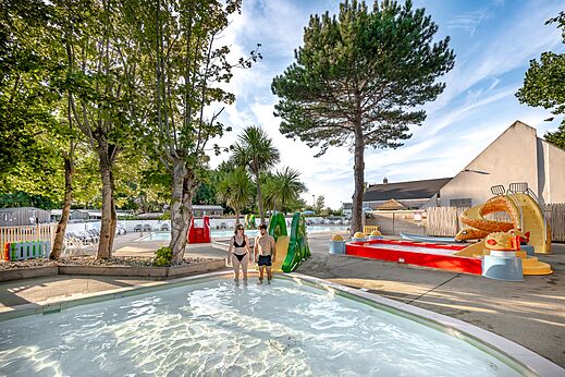 Piscina exterior, infantil y toboganes en camping CLICOCHIC Havre de Berni�res.