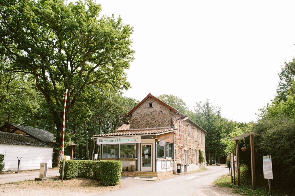 Naturiste Heliomonde, Camping Ile de France - 33