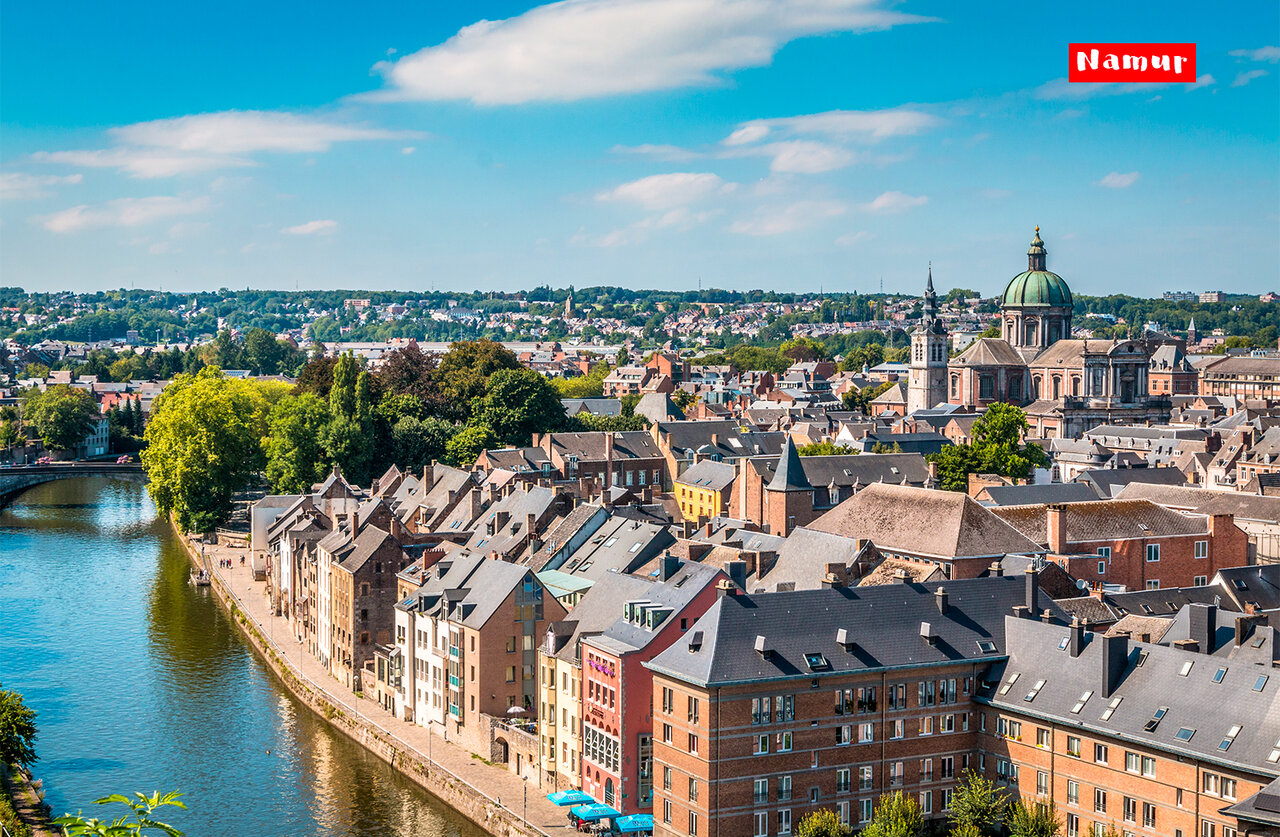 Vista panor�mica de Namur, ciudad hist�rica con su ciudadela y el Mosa.
