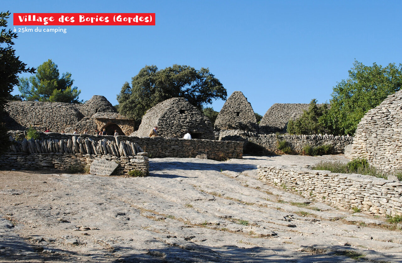 Aldea de Bories, sitio hist�rico de piedra seca cerca de Gordes, Provenza.