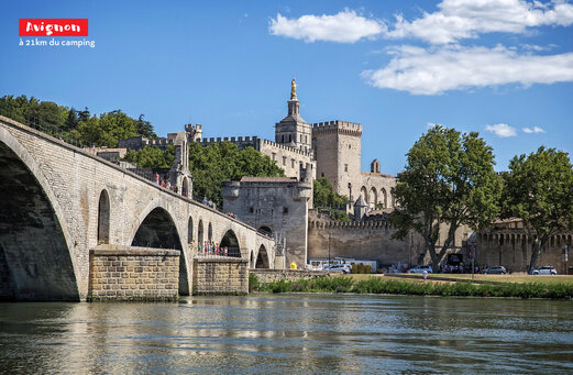 Puente de Aviñón y Palacio de los Papas, monumentos históricos en la ciudad de Aviñón.