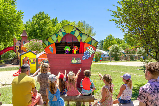 Espect�culo de marionetas para ni�os en el camping CAPFUN Jantou en LE THOR (84).